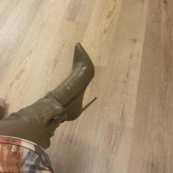 pointed knee high stiletto boots - Picture 3 of 3